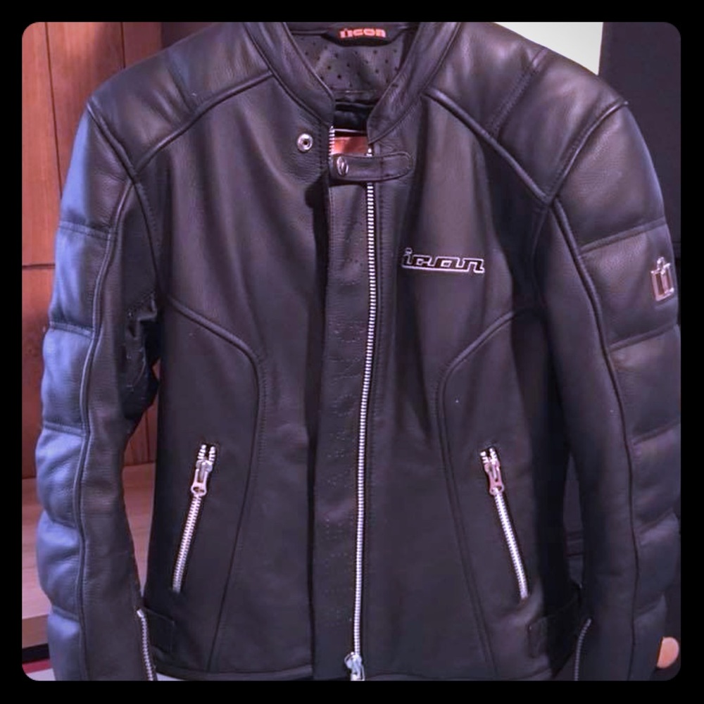 Women’s. “icon” riding jacket. Sz Small. Like new!